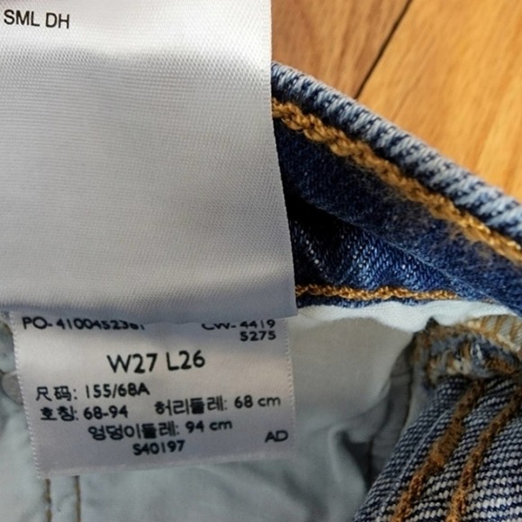 NWT Levis 501 Cropped Straight Leg High Rise Button Distressed Frayed Hem SZ 27 - Picture 13 of 13